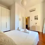 Elegant Near The Center And Nature Appartamento