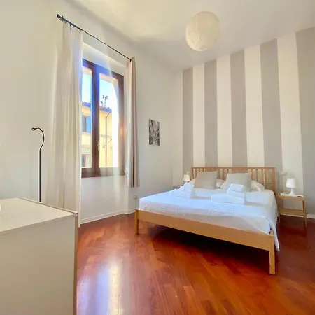 Elegant Near The Center And Nature Apartment